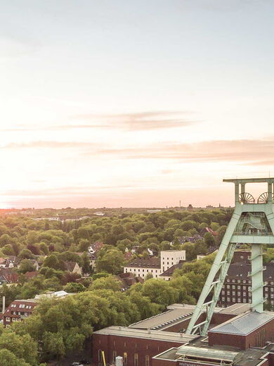 Panoramaaufnahme von Bochum mit Sonnenuntergang