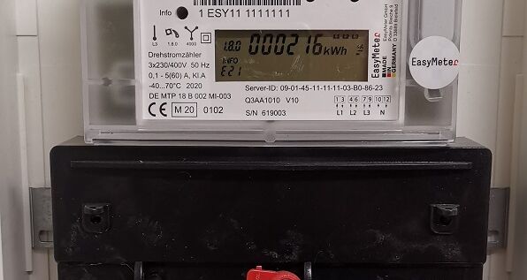 eingebauter Stromzähler, auf dem man den Stromverbrauch sehen kann