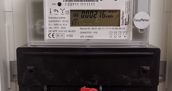eingebauter Stromzähler, auf dem man den Stromverbrauch sehen kann